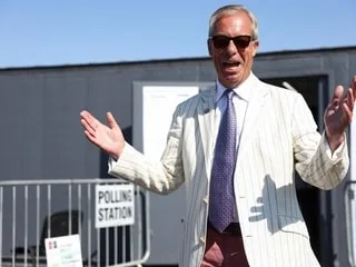 Royaume-Uni : une victoire sans gloire pour le député d’extrême droite Nigel Farage aux législatives