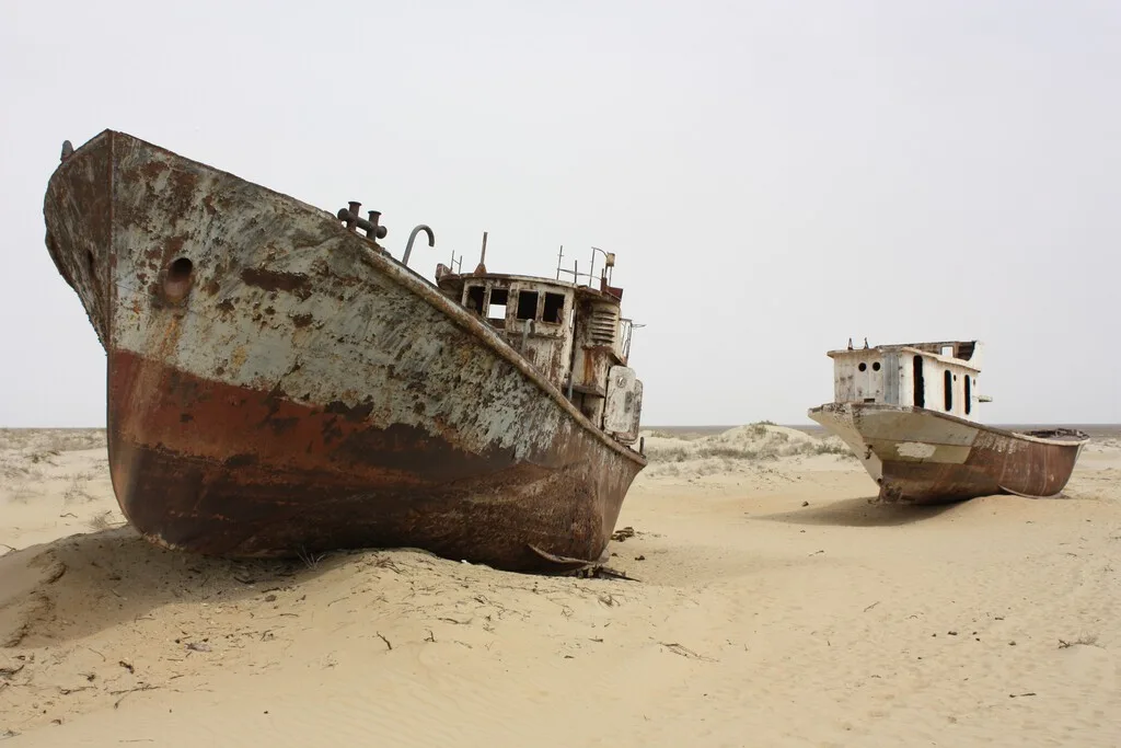 La URSS desvió el agua de dos ríos gigantes para cultivar algodón. Hoy es uno de los mayores desastres ambientales: un desierto de 62.000 km²