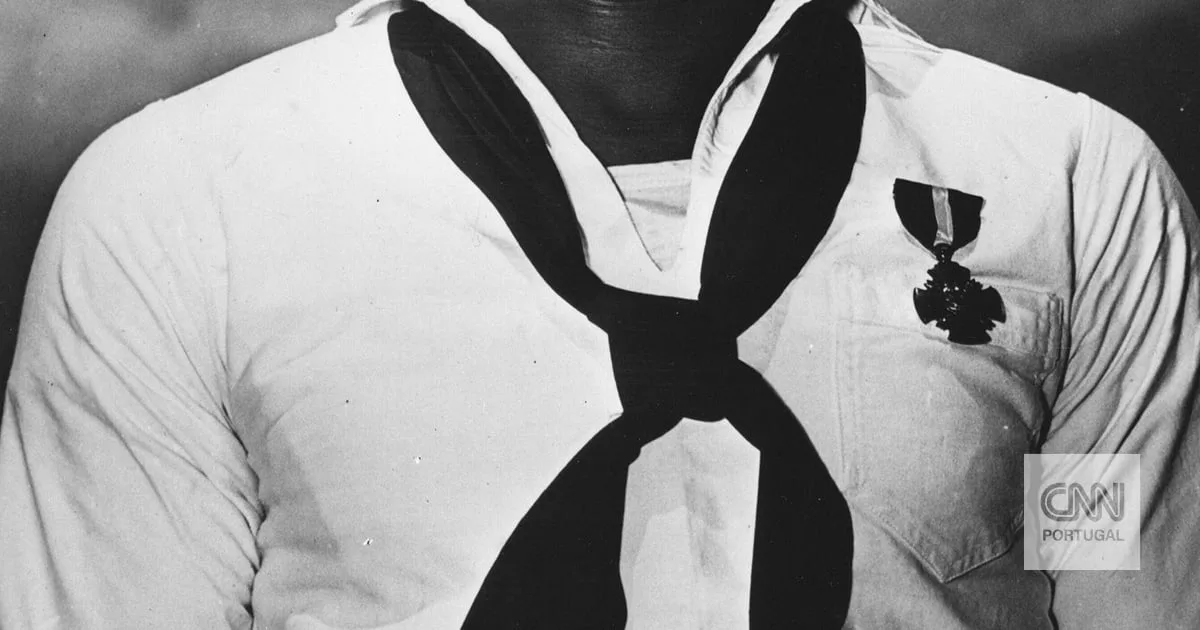 Marinha dos EUA quer mudar o nome de um porta-aviões que ia ser batizado em homenagem a um herói negro