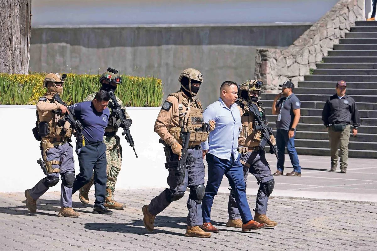 Suman 14 alcaldes procesados durante Operación Enjambre