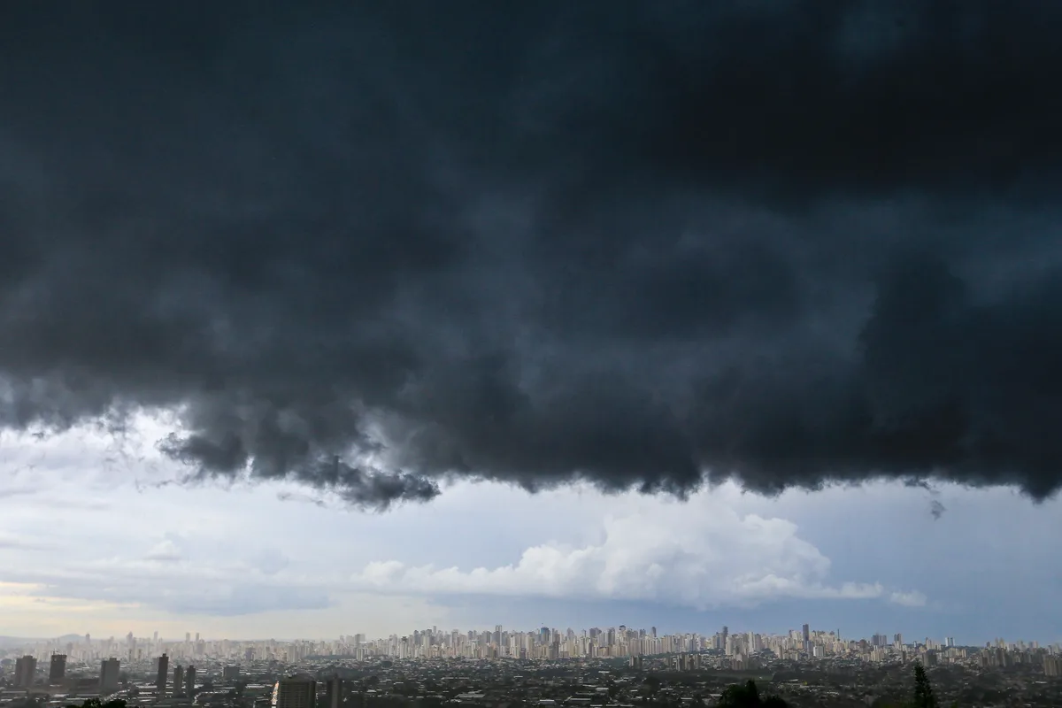 Goiás tem alerta de tempestades e ventos acima de 50 km/h, diz Cimehgo
