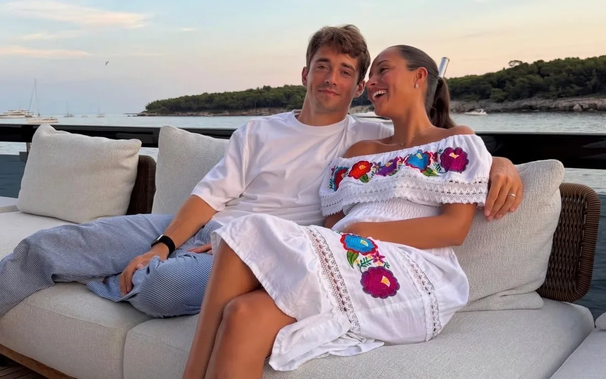 Alexandra Leclerc presume su embarazo luciendo un vestido típico mexicano
