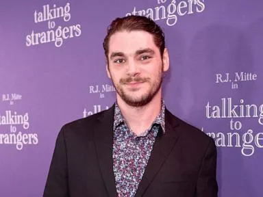 'Breaking Bad' star RJ Mitte dies at 34