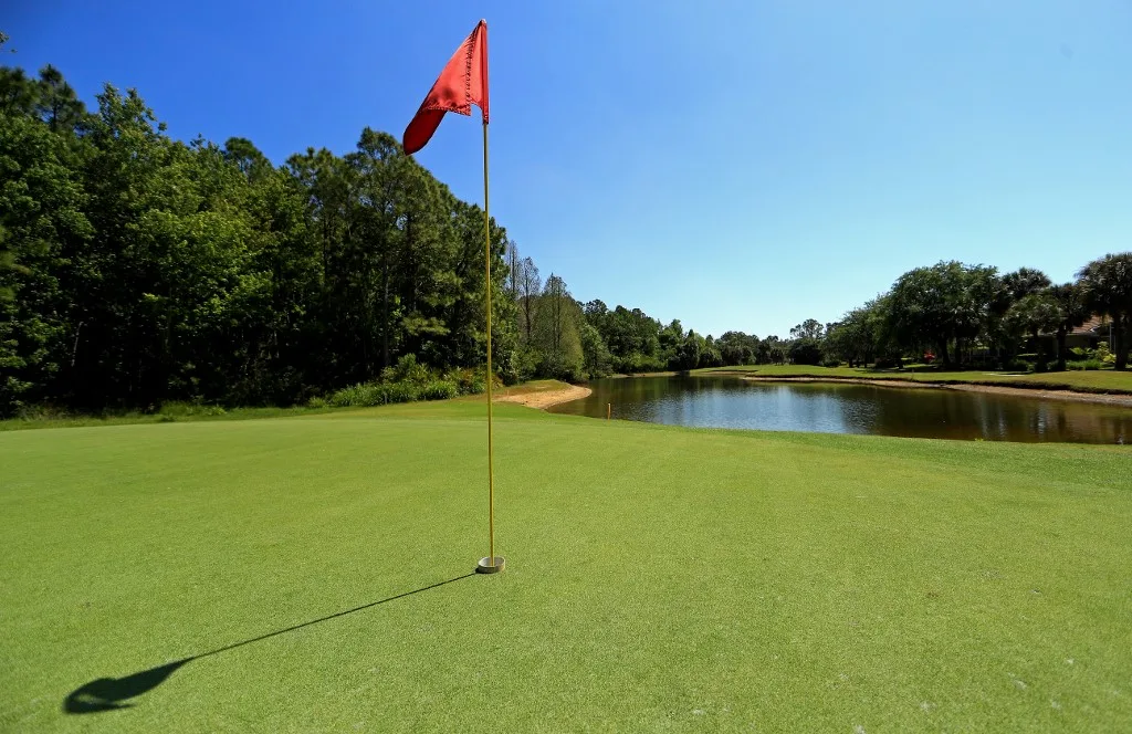 Golfista australiana morre aos 18 anos após desmaiar durante torneio na Tailândia