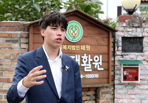 [현장] "어머니 가족은 제 가족"…진해서 뿌리 찾는 19세 스위스 청년