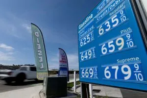 Com petróleo em alta, gasolina nos EUA sobe a US$ 4,31 e diesel bate recorde