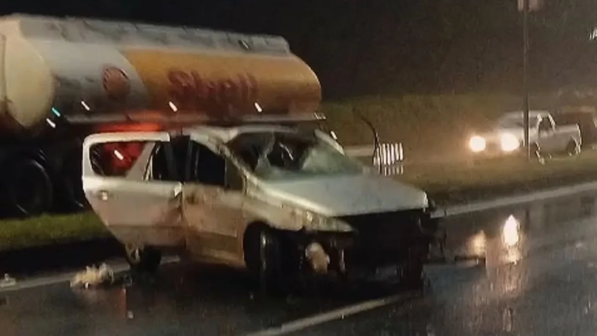 Cinco pessoas ficam feridas após carro capotar na Rodovia do Contorno, em Cariacica