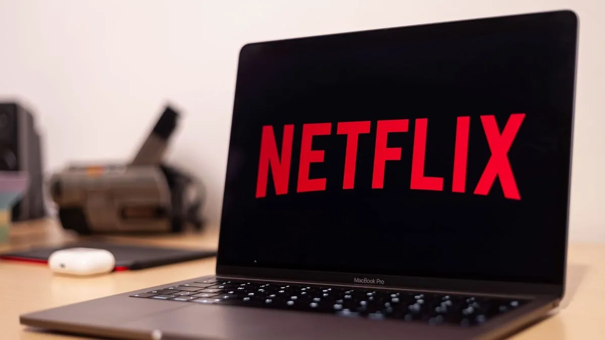 Netflix demite mil funcionários e faz maior corte desde 2022 em meio a queda de 25% nas ações