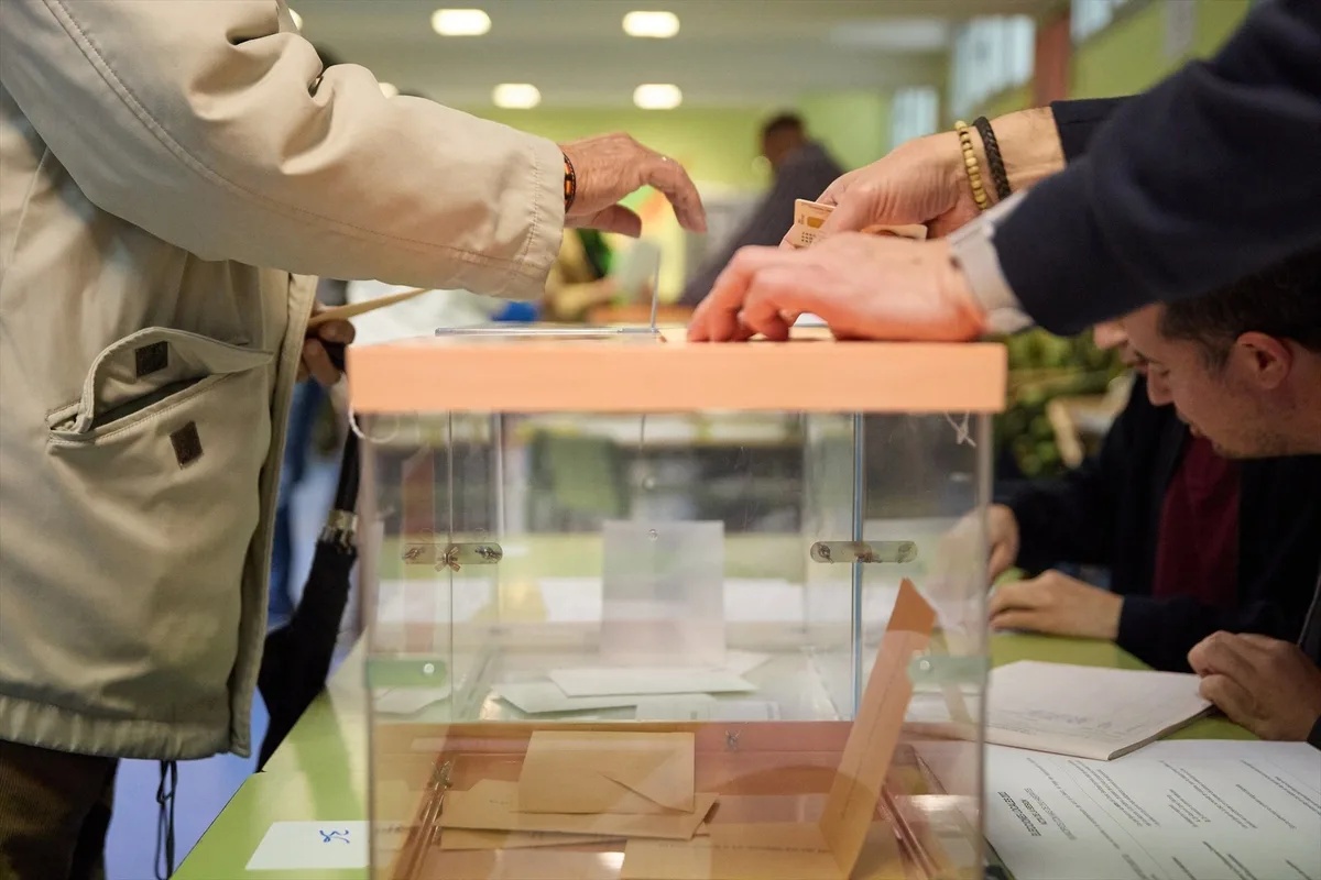 Experta UNIR alerta que algoritmos en campaña facilitan "polarizar" y aconseja "controlar" información