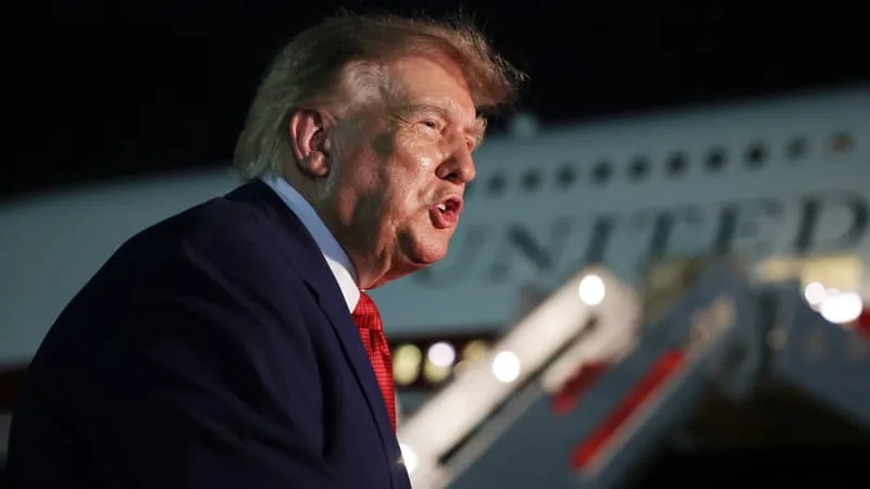 Donald Trump annonce des "répercussions économiques" inédites contre "tout pays" qui aiderait l'Iran en lui offrant "une quelconque forme de bouée de sauvetage"