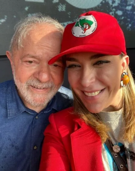 Lula já tirou ao menos três fotos com lobista Roberta Luchsinger, que diz ‘nunca ter visto’