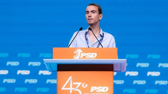 "Falso valente" e "catavento político" Ventura. Líder da JSD ataca Chega