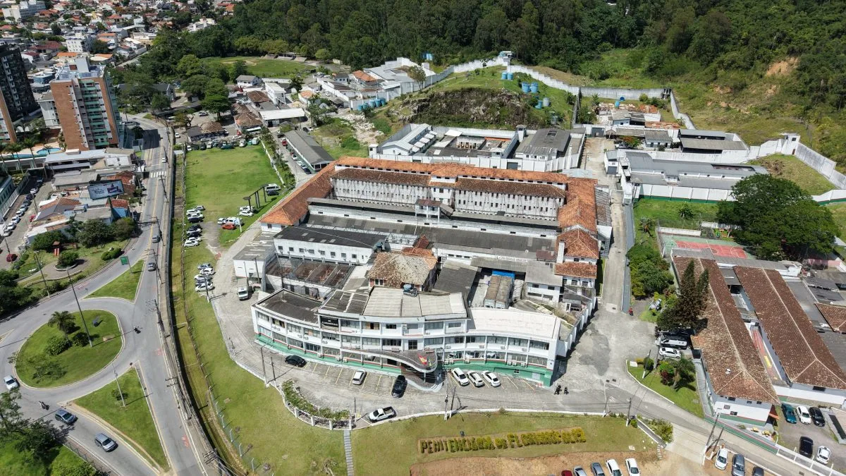 Russo preso em mansão de SC acusado de tráfico internacional de cocaína será transferido para presídio com ala LGBTI
