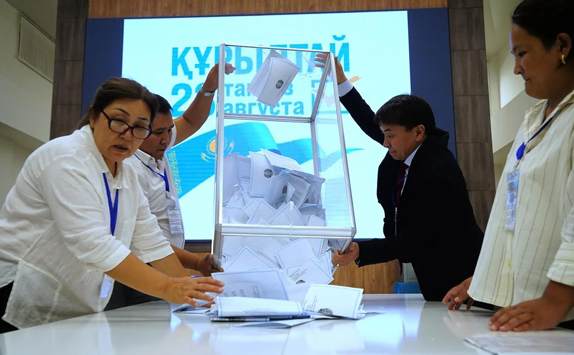 Партия «Адилет» получила 110 мандатов в курултае Казахстана из 145