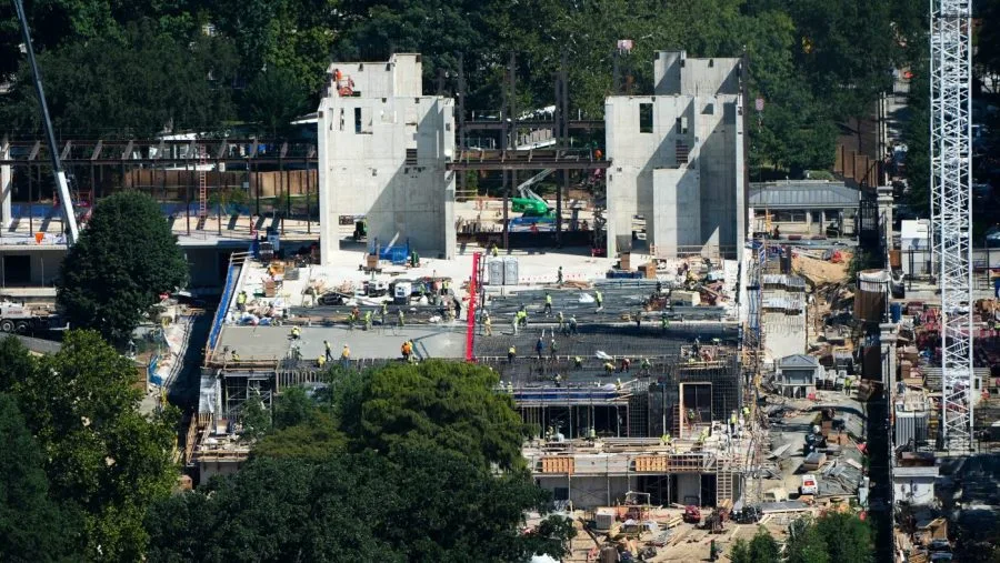 Chief Justice Roberts briefly allows White House ballroom construction