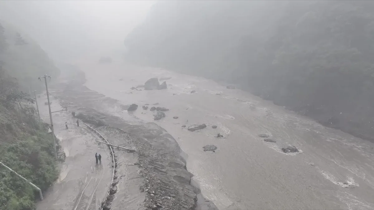 Xi orders all-out rescue after mudslide hits border port in Xizang