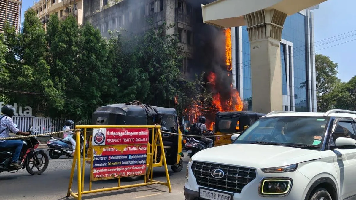 Fire breaks out at defunct building near Teynampet signal