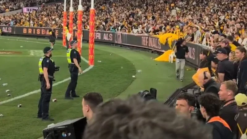 Crowd footage of umpires being pelted