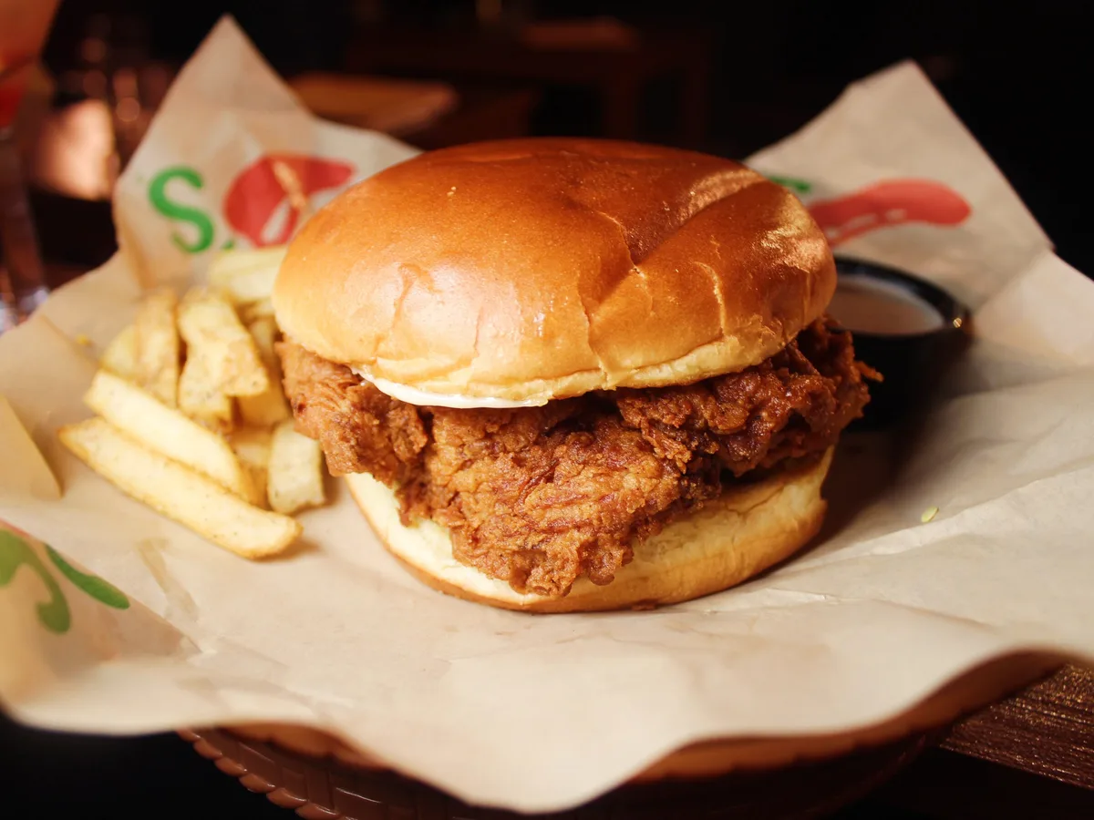 I tried Chili's crispy chicken sandwich, which is driving sales. It showed me why the chain is winning the value wars.