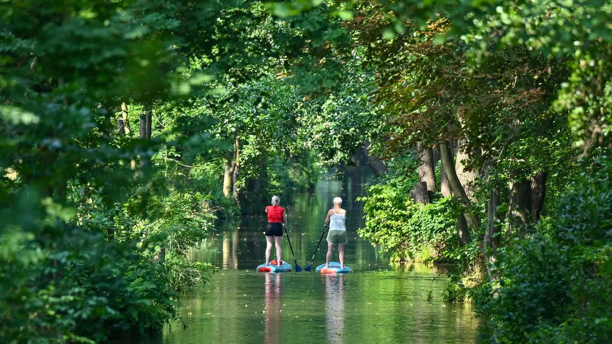 Gemütliches Sporteln: Was gilt beim SUP-Fahren auf Brandenburgs Gewässern?