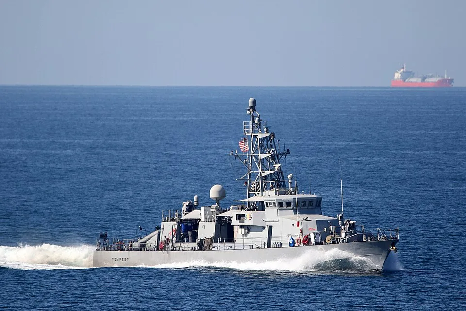 Países do Golfo devem aceitar controle iraniano sobre Estreito de Ormuz, diz jornal