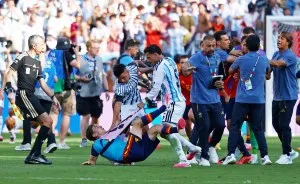 Fifa pune Argentina por faixa das Malvinas e atos discriminatórios da torcida