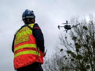 Drone-pompier, système ultra-précis… : face aux incendies, à quoi vont ressembler les technologies du futur ?