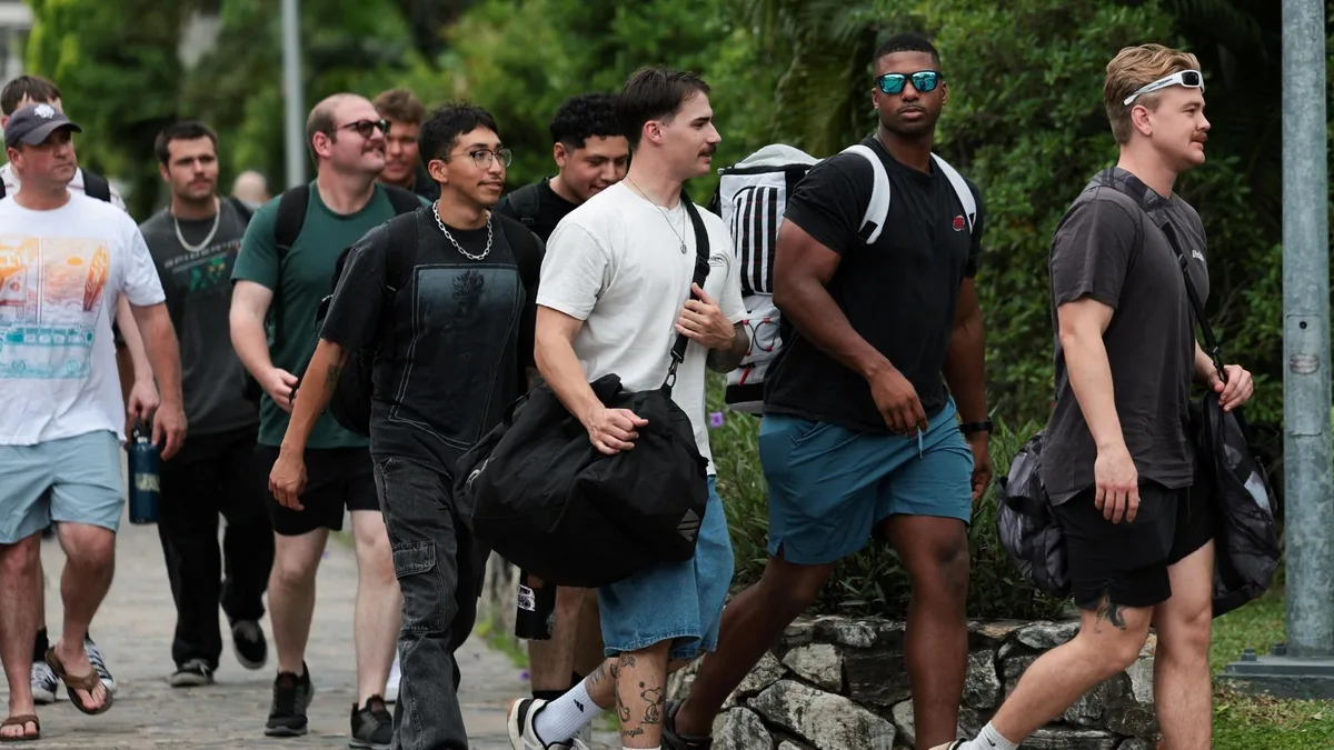 Pattaya, a 'cidade do pecado' onde 5 mil militares americanos desembarcaram após oito meses em alto mar