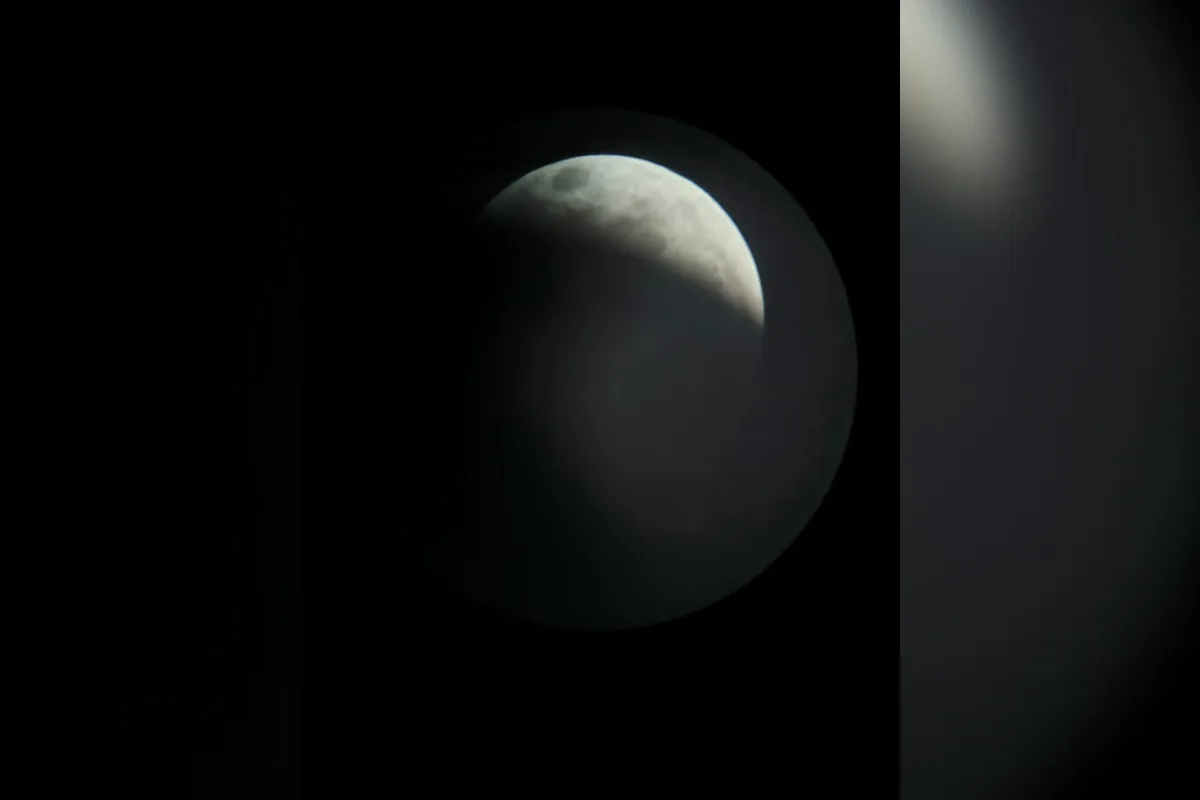 Lua de Sangue encanta durante eclipse em São Tomé das Letras