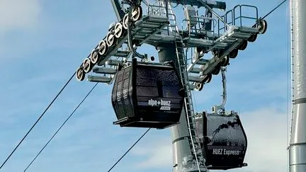 Une cabine de téléphérique percute un camion-grue à l'Alpe d'Huez : l'accident fait 23 blessés, dont trois graves