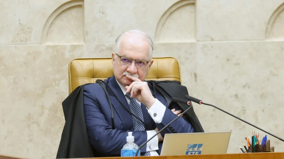 Fachin manda Mendonça derrubar sigilo do caso Master