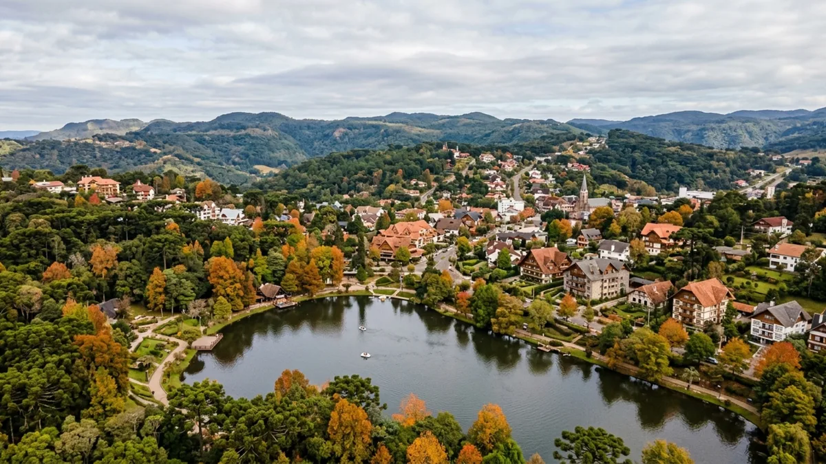 Frio, restaurantes, hotéis e arquitetura de inspiração europeia fizeram esta pequena cidade do Sul virar um dos destinos turísticos mais famosos do país