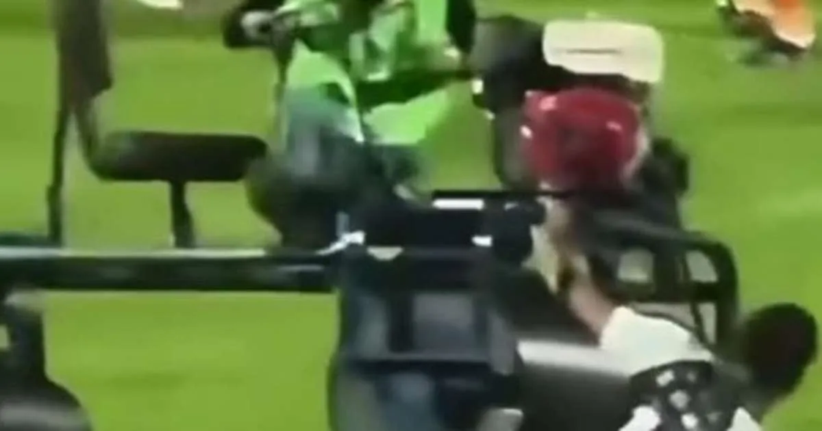 Vídeo: jogador é atropelado por rolo compressor durante aquecimento
