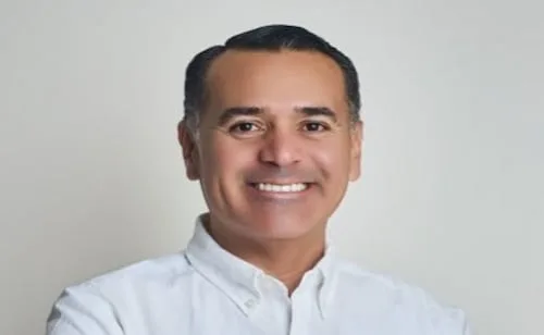 Renán Barrera, ex alcalde de Mérida anuncia su salida del PAN; acusa a Jorge Romero de ceder a intereses mezquinos
