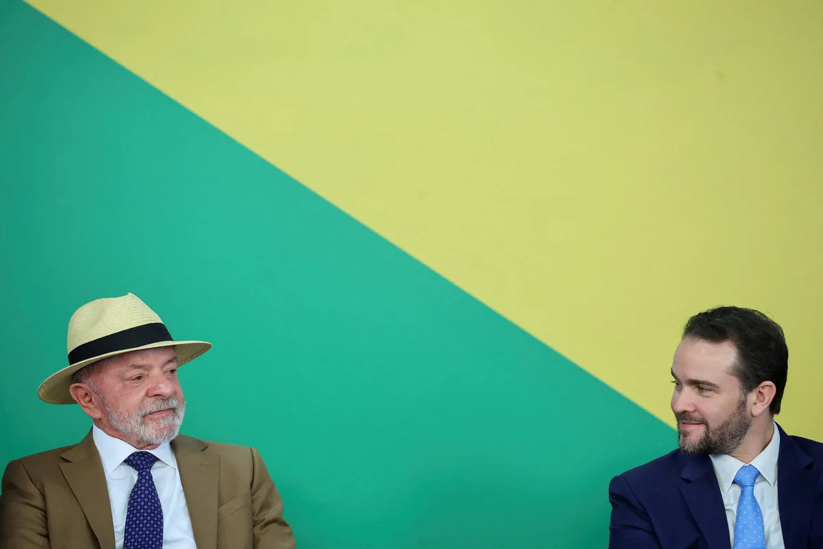 Ministro da Fazenda confirma projeção de salário mínimo em R$ 1.741 para 2027