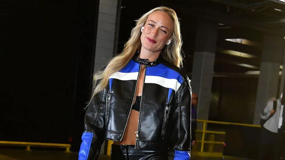Sophie Cunningham got up on an Indy bar last night to belt out Toby Keith classic, Mr T sings & dodgeball