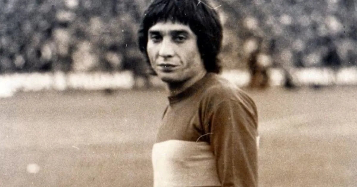 Murió Carlos el Loco Salinas, autor de un gol inolvidable para Boca y “clave” en el pase de Diego Maradona al Xeneize