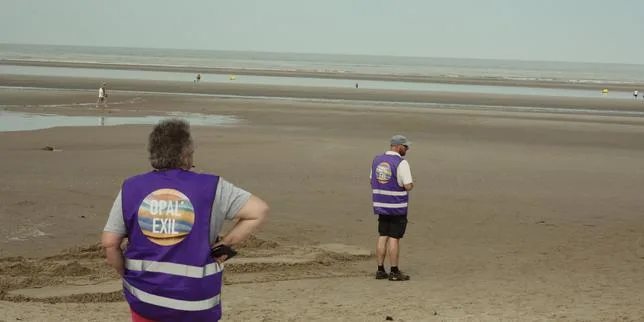 Dans le Pas-de-Calais, le feu et l’essor des « megaboats » créent des tensions autour des traversées de migrants dans la Manche