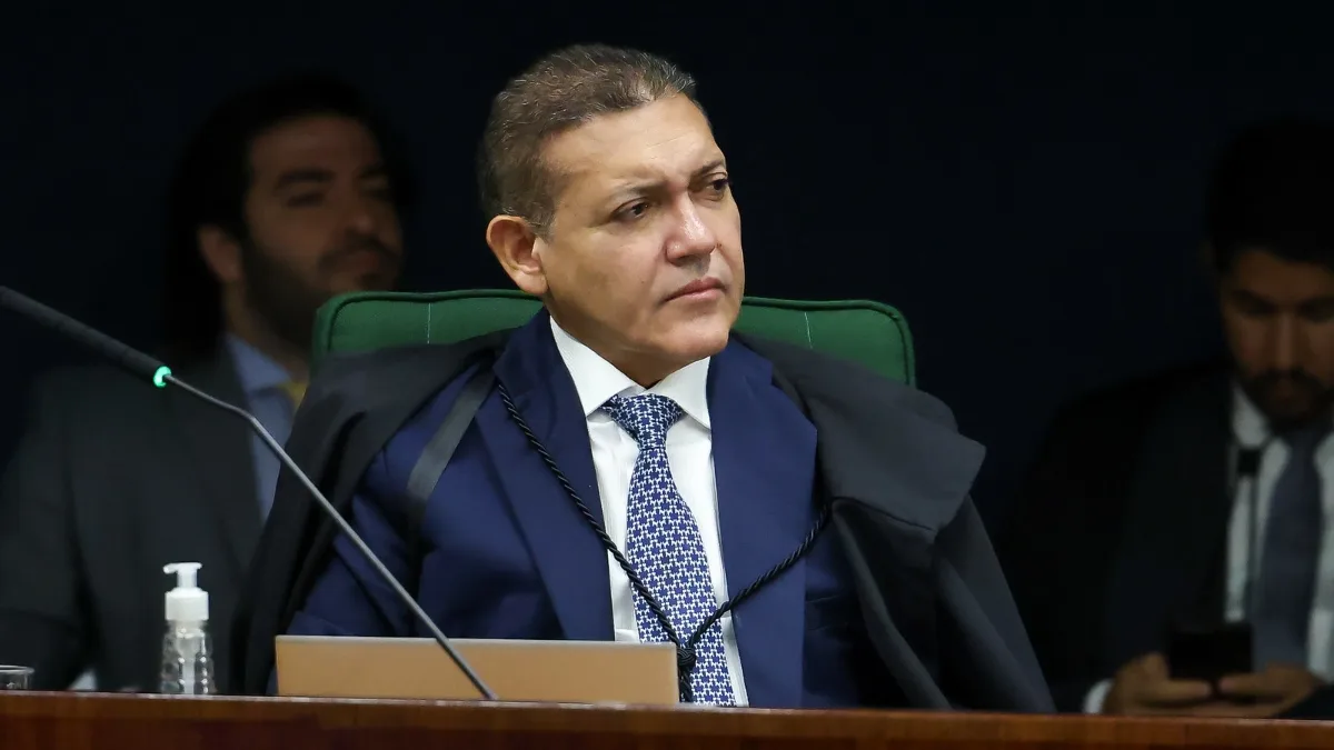 TSE derruba decisão de Nunes Marques e manda retirar vídeo de Flávio sobre Lula