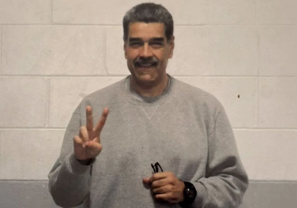 Nicolás Maduro reapareció y publicó fotos desde la cárcel en Nueva York: “Pequeño regalo de amor y esperanza”