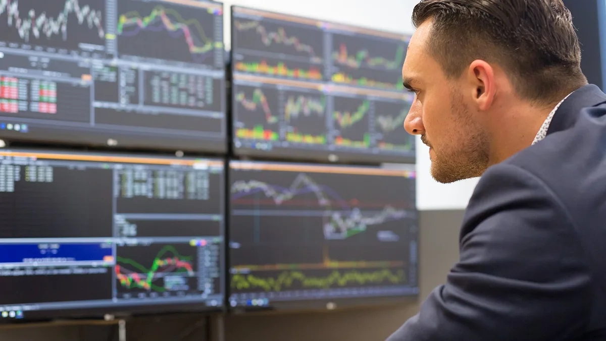Wall Street abre con pérdidas y con cautela tras repunte en precio del petróleo: ¿Cómo opera HOY?