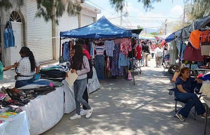Busca Ayuntamiento ordenar comercio informal en plaza rehabilitada del ejido Piedras Negras