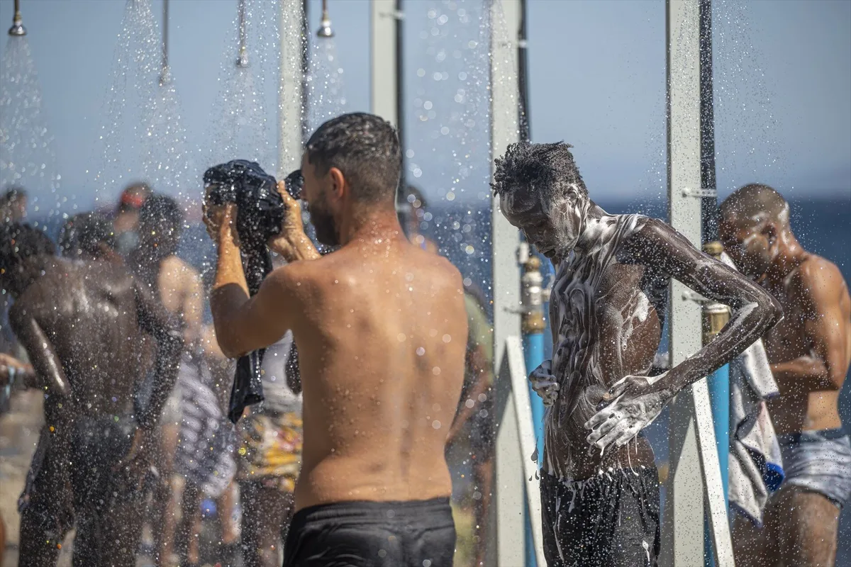 Los nuevos campamentos ofrecen techo y comida a los migrantes en Ceuta, pero muchos siguen expuestos en la calle: “Sin acogida digna, no se recuperará la normalidad”
