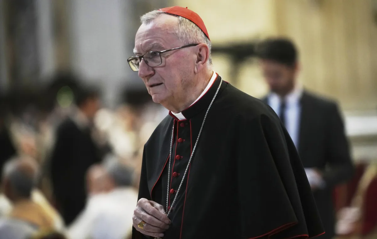 El número dos de León XIV dijo que el Papa “podría ajustar” su pontificado y que los médicos decidirán si viaja