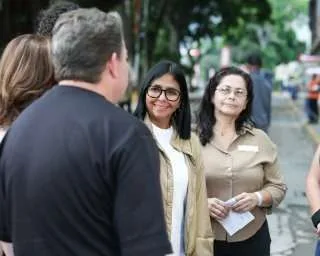 Delcy Rodríguez aprueba financiamiento para 104 condominios en Chacao