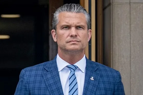 Cámara de Representantes de EEUU aplazó hasta después de las elecciones el voto para destituir a Hegseth