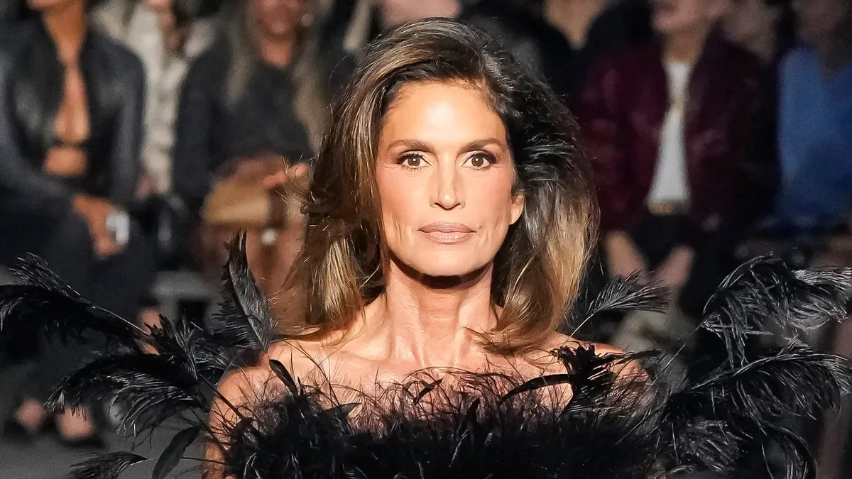 Cindy Crawford, 60, Suffers Wardrobe Malfunction