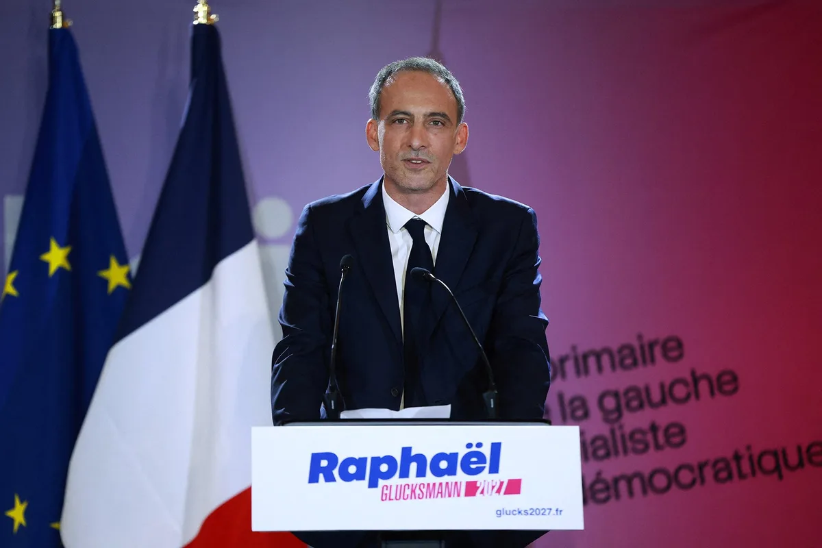 El eurodiputado Raphaël Glucksmann será candidato presidencial por el Partido Socialista en las elecciones de Francia en 2027