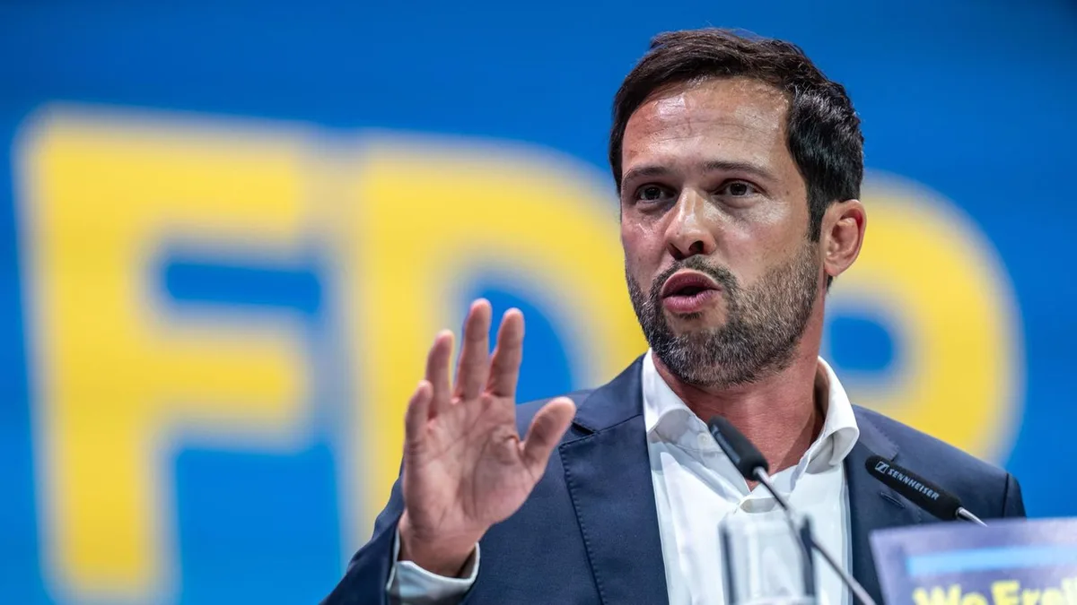 Liebe auf den Kanaren: FDP-Generalsekretär Hagen: neue Freundin und Patchwork-Fernbeziehung