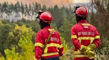Veículos dos bombeiros ardeu em Vinhais, cinco operacionais ficaram feridos